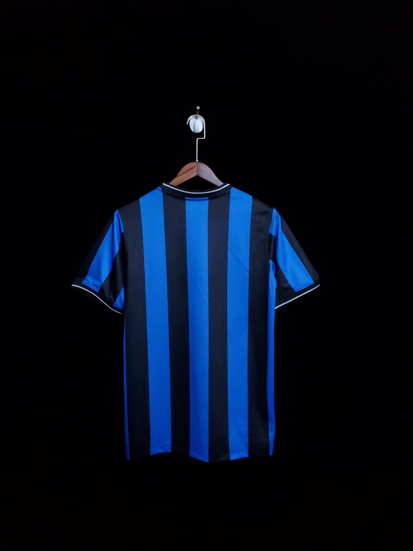 Inter Milan Retro Fan Kit 2010