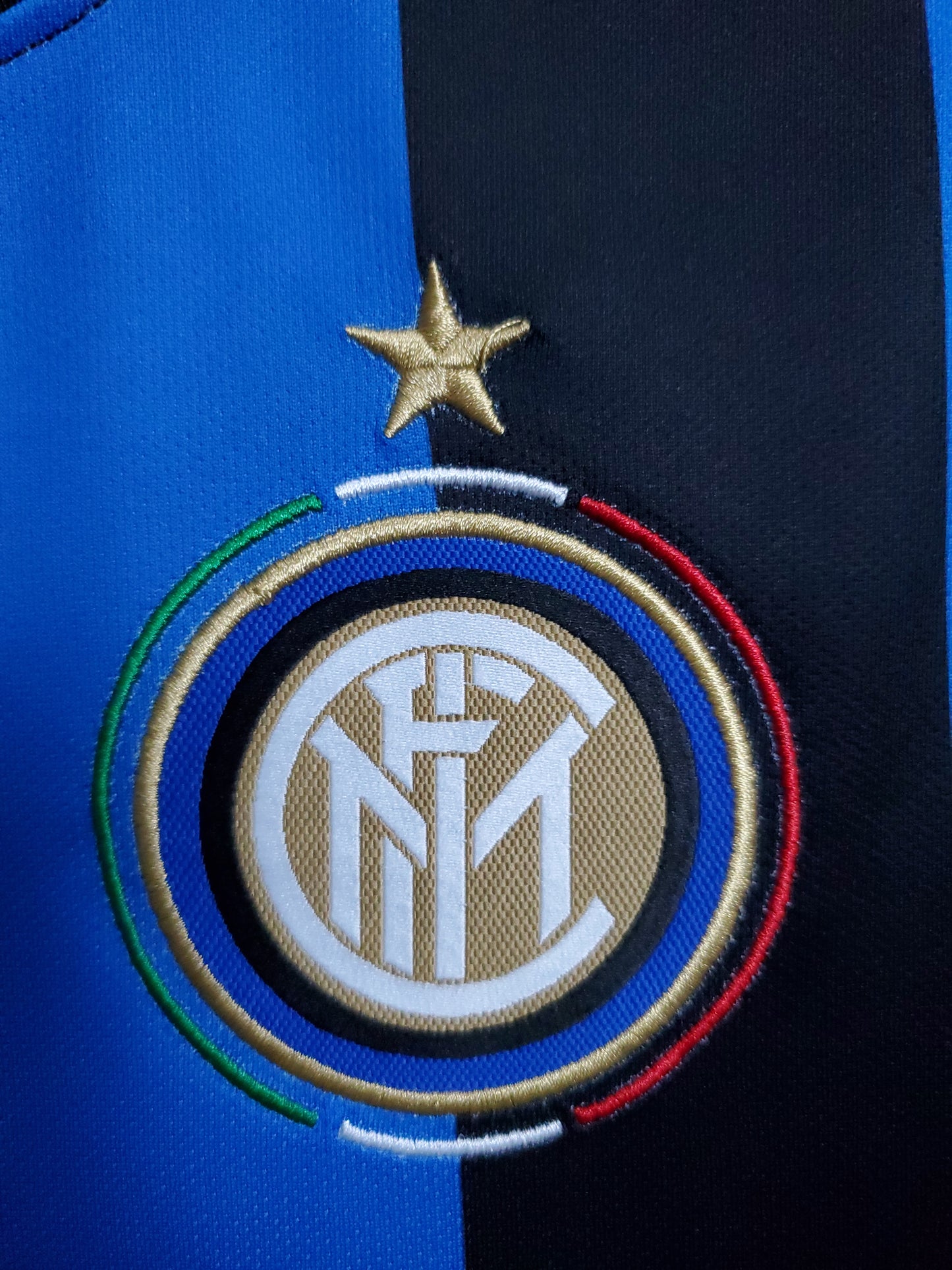 Inter Milan Retro Fan Kit 2010